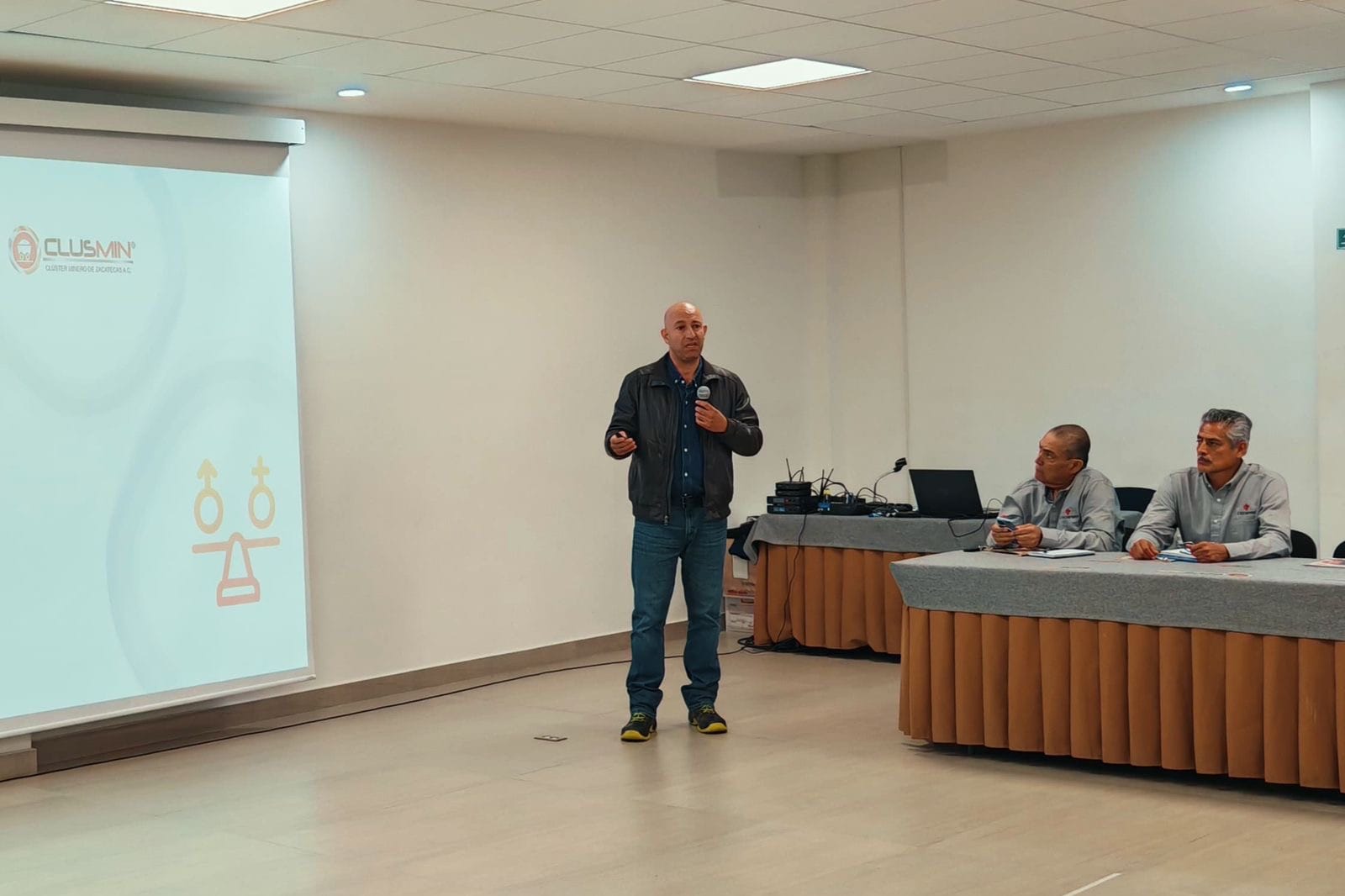 Clusmin inaugura un nuevo Comité en la primer reunión del Comité de Mantenimiento