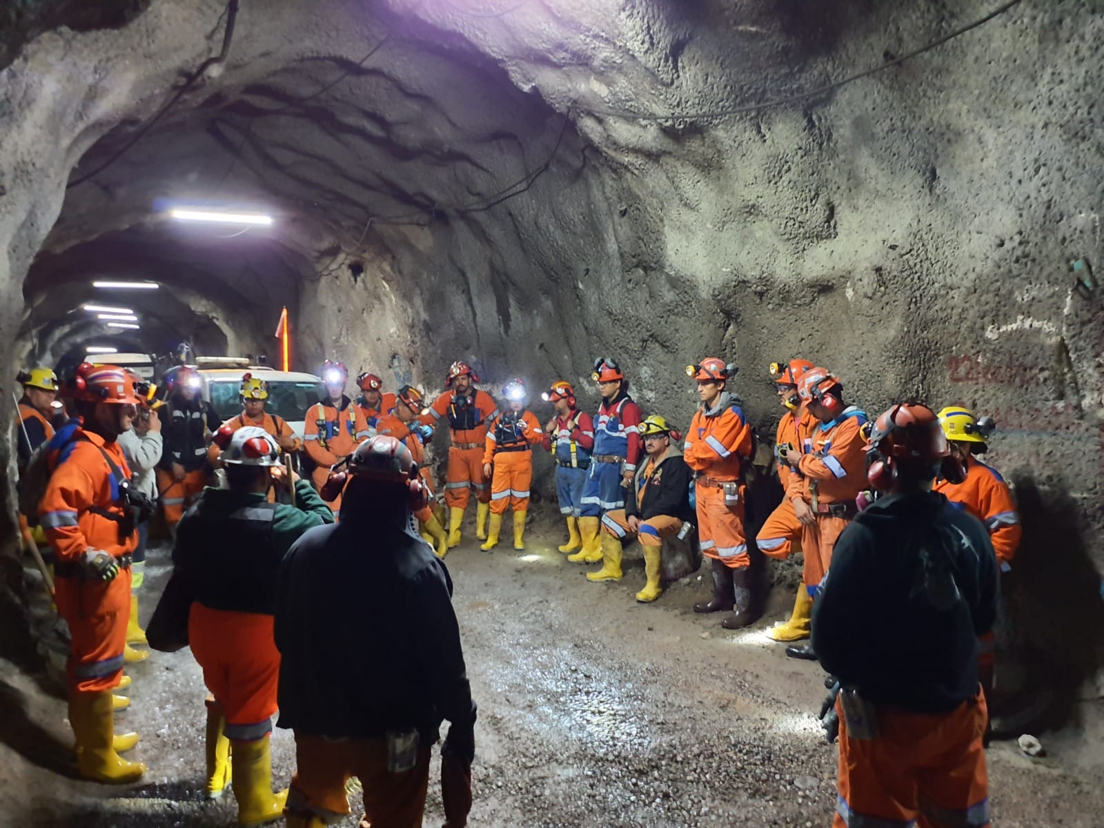 Organiza Cantera actividad de limpieza en interior mina