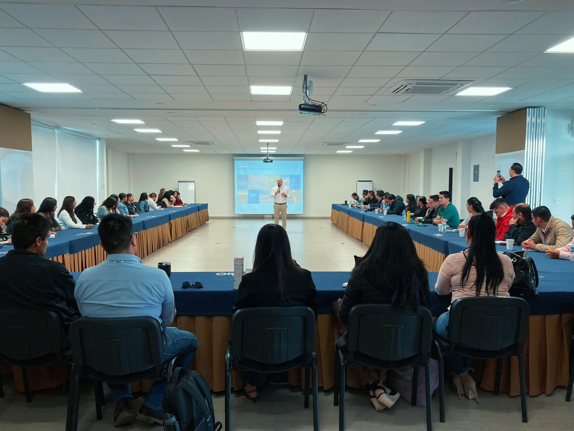 Conferencia Magistral: "Por qué usar la Data para la gestión de personas"