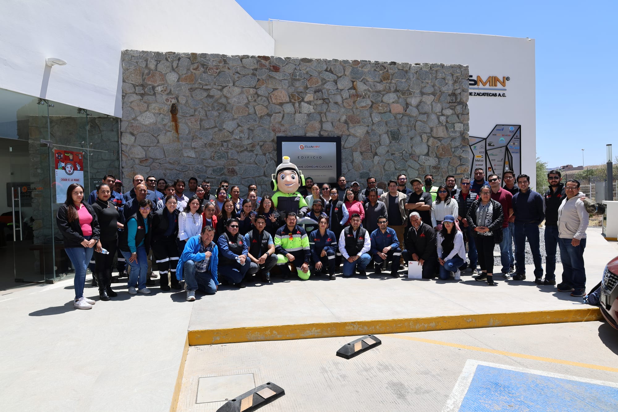 Inicio de campaña en Minera Frisco sobre la seguridad y el valor de las manos en el trabajo