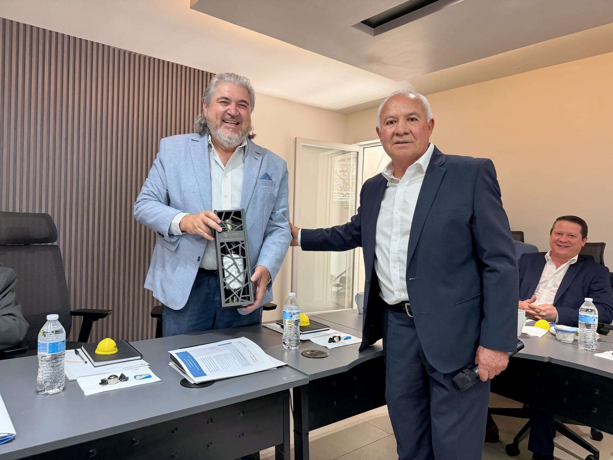 Clúster Minero de Zacatecas entrega reconocimiento al Ing. Juan Rafael Sánchez Campos