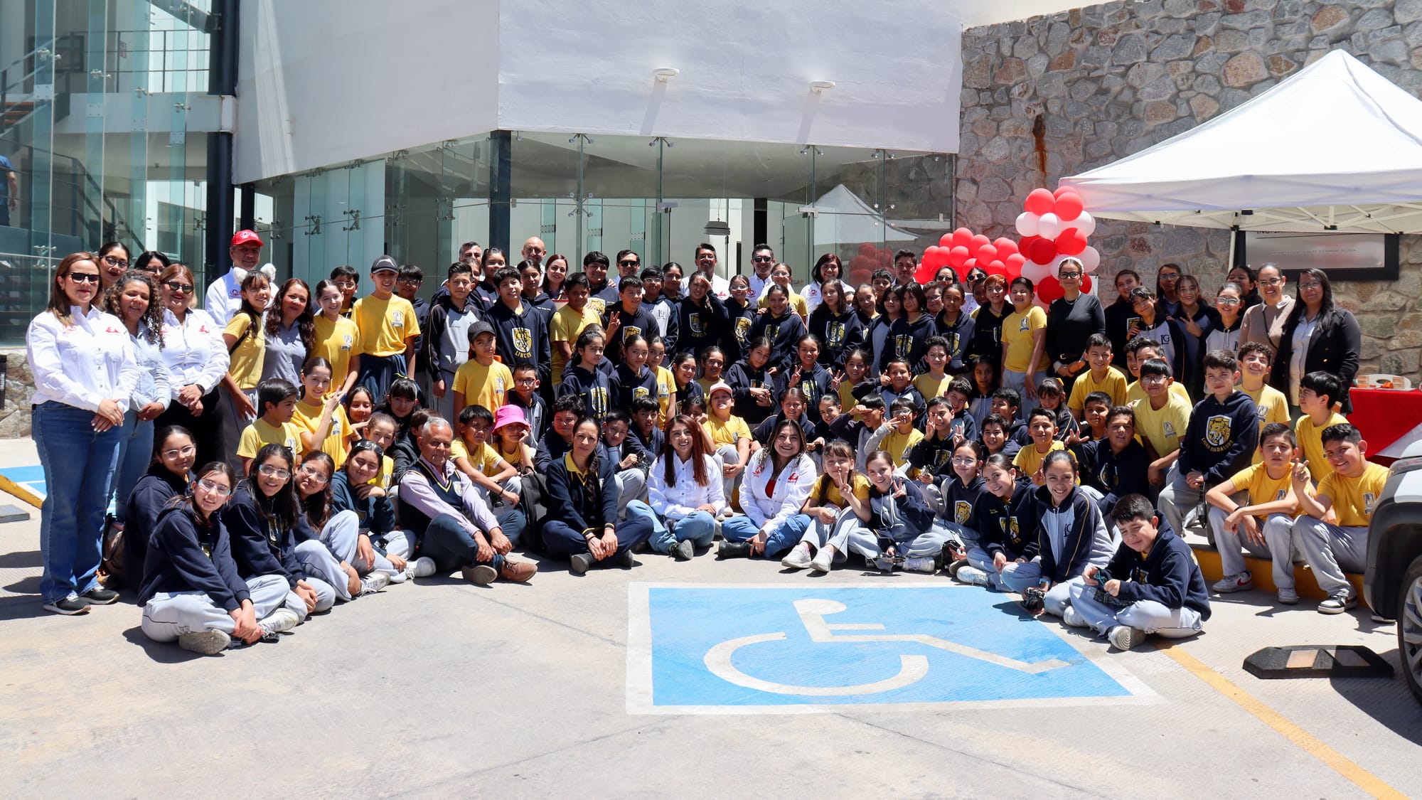 Por primera vez visitan niños y niñas el CLUSMIN en la Jornada Comunitaria “Pequeños Héroes, Comunidades Seguras”
