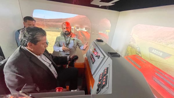 Visita Gobernador de Zacatecas el Simulador de Immersive Technologies