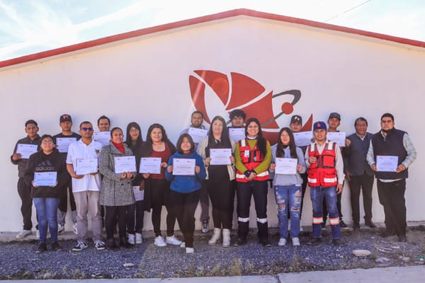 Culminó con éxito el taller “Emprende”, organizado por Orla Camino Rojo y la Fundación ProEmpleo para estudiantes y docentes del EMSAD de San Tiburcio.