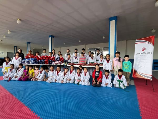 DEPORTISTAS DE SOMBRERETE RECIBEN MATERIAL PARA SU FORMACIÓN EN LA ESCUELA DE TAEKWONDO DE GRUPO MÉXICO