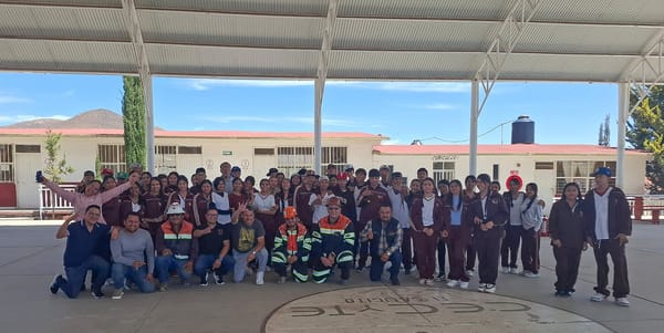 Arian Silver Capacita a estudiantes en manejo de extintores