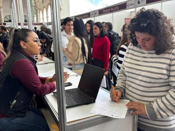 Encuentran trabajo 200 personas en feria de empleo