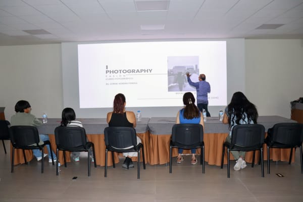 Clúster Minero de Zacatecas fortalece habilidades creativas con curso de fotografía.