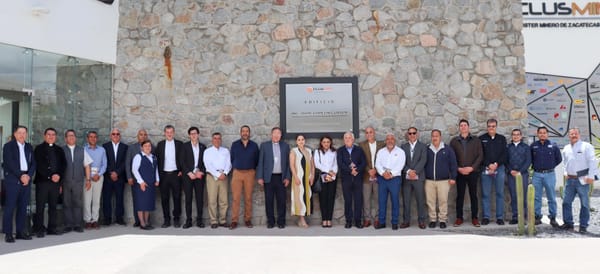 Obispo de Zacatecas visita el CLUSMIN.